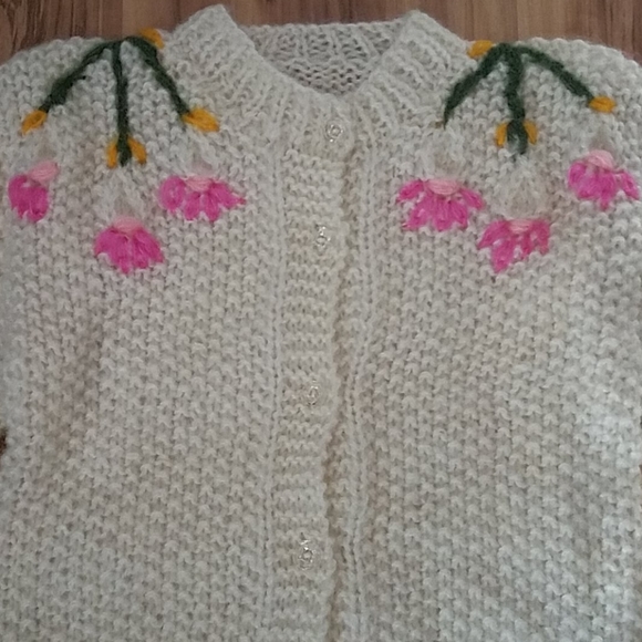 Vintage 60s Sweater With 3D Accented Flowers - Picture 3 of 10